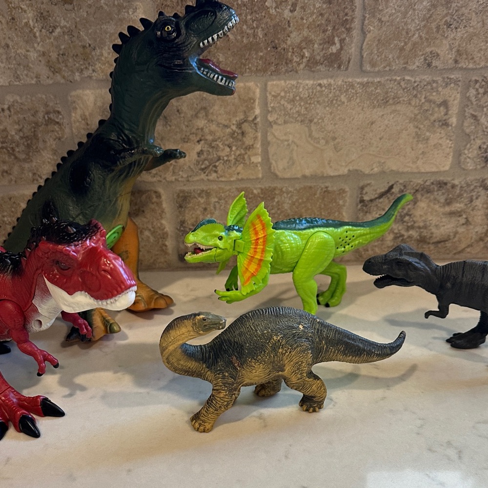 Dinosaurs Playset 5 pcs - Red, Green, Black - Picture 3 of 13